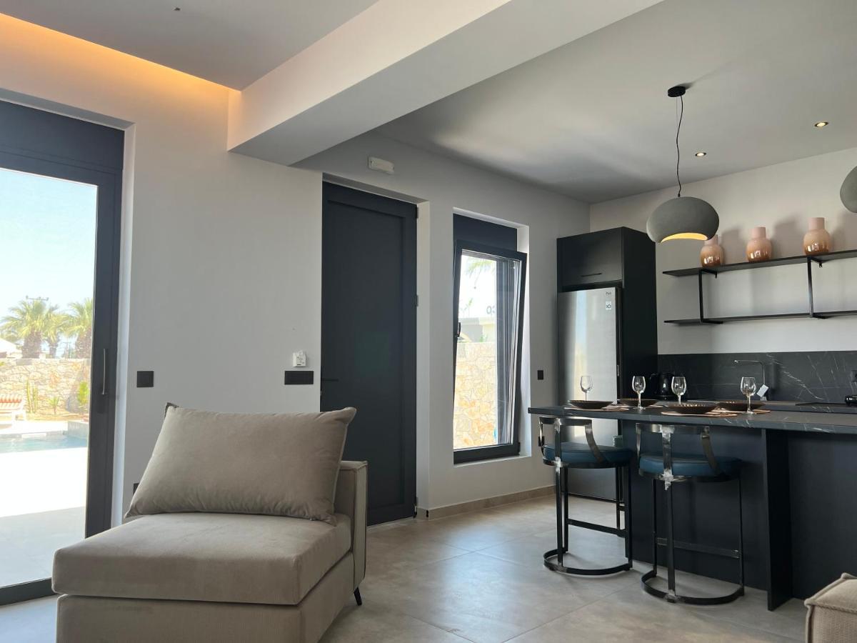 Cora May Central Villa With Private Pool 200M To The Beach ファリラキ エクステリア 写真